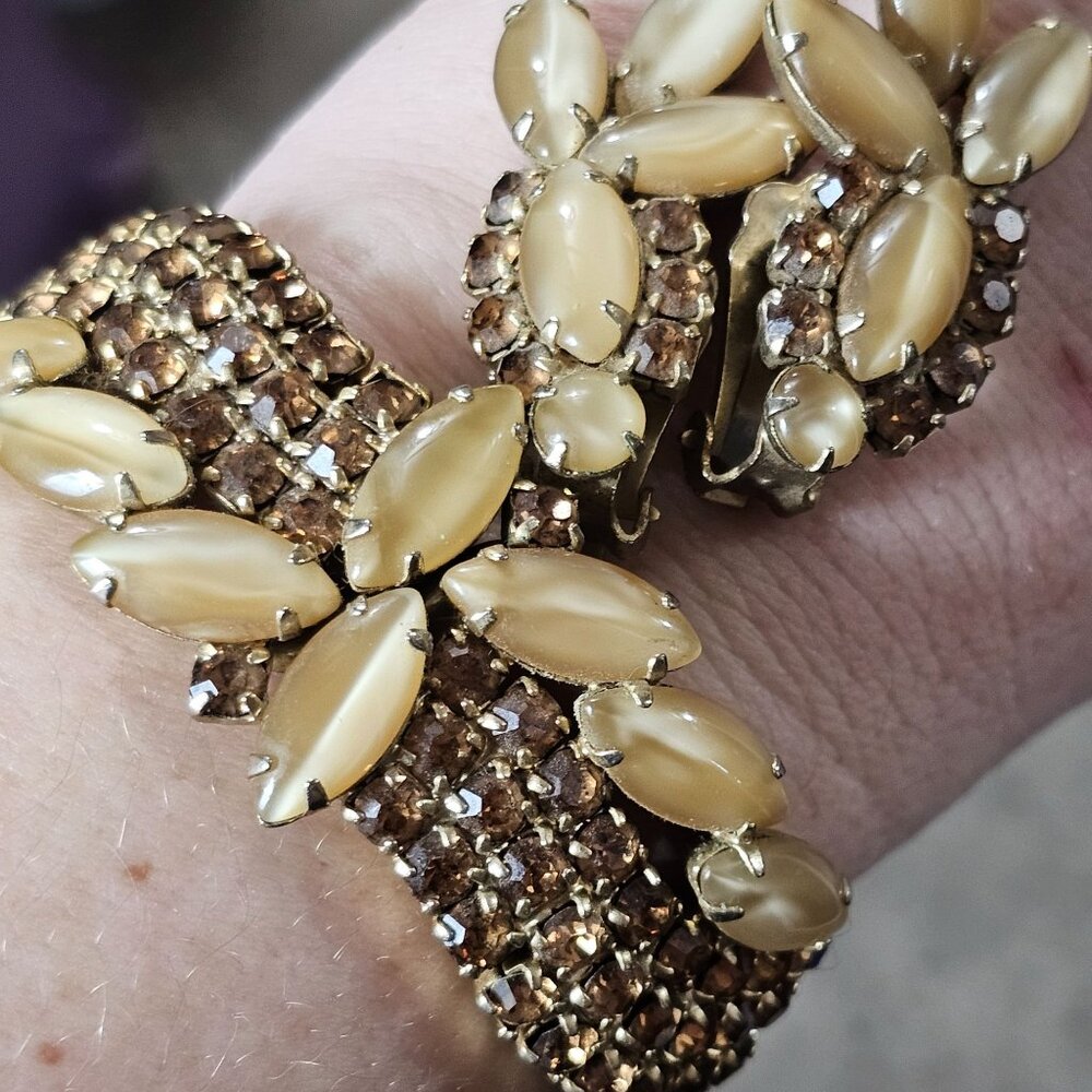 Vintage Gold-Tone Prong Amber Topaz Glass Bracelet ClipOn Earrings Floral Design